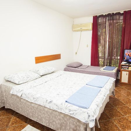 Center - Basic Flat - 10 Min To The Beach Appartement Burgas Stad Buitenkant foto